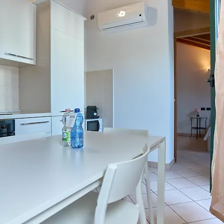 App 19 Elegante Mansarda Con Terrazzo E Parcheggio
