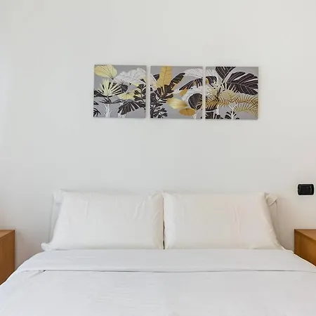 App 19-elegante Mansarda Con Terrazzo E Parcheggio מונצה