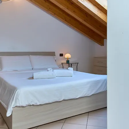 Lejlighed App 19 Elegante Mansarda Con Terrazzo E Parcheggio