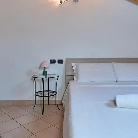 App 19 Elegante Mansarda Con Terrazzo E Parcheggio Monza
