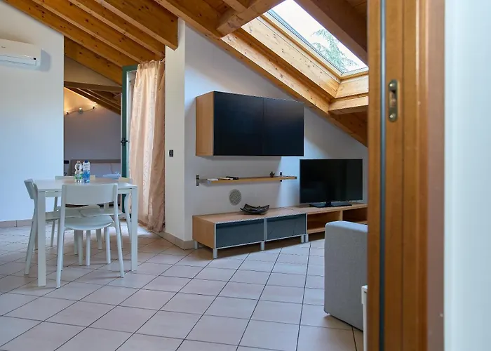 App 19 Elegante Mansarda Con Terrazzo E Parcheggio