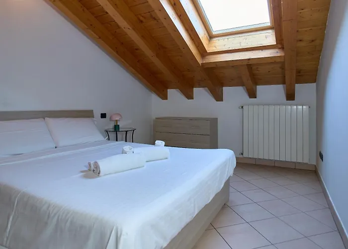 App 19 Elegante Mansarda Con Terrazzo E Parcheggio アパート *